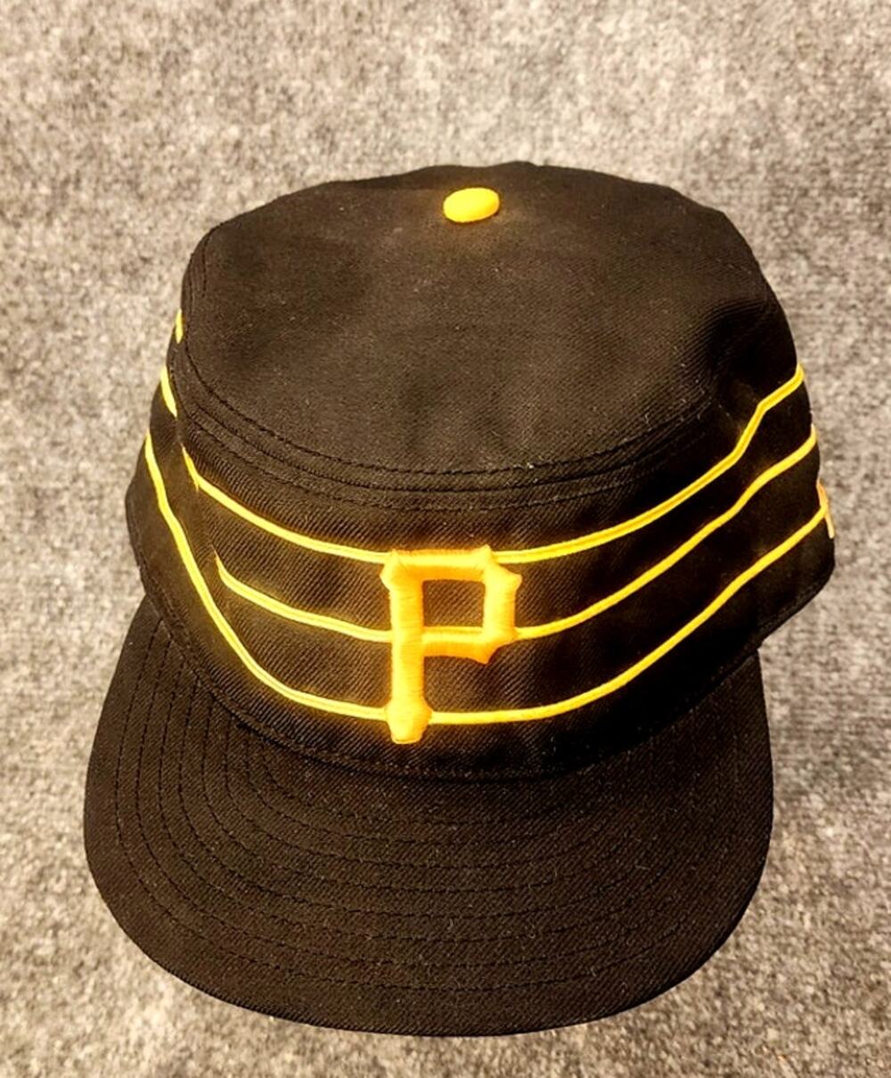 New Era Pittsburgh Pirates Fitted Hat Size 8 Black Gold Striped Cap MLB - Size 8